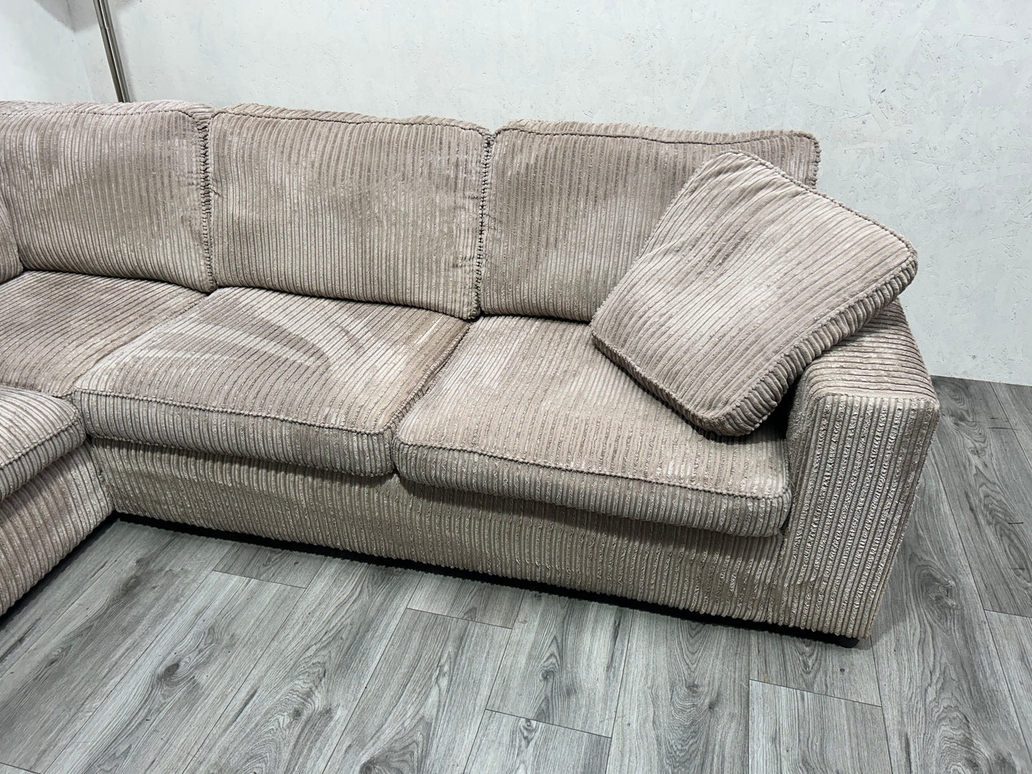Beige Ribstof Hoekbank ~ Nieuwstaat