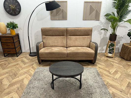 Prominent Cognac Bruine Suède Stoffen 2,5-Zits Bank ~ Nieuwstaat