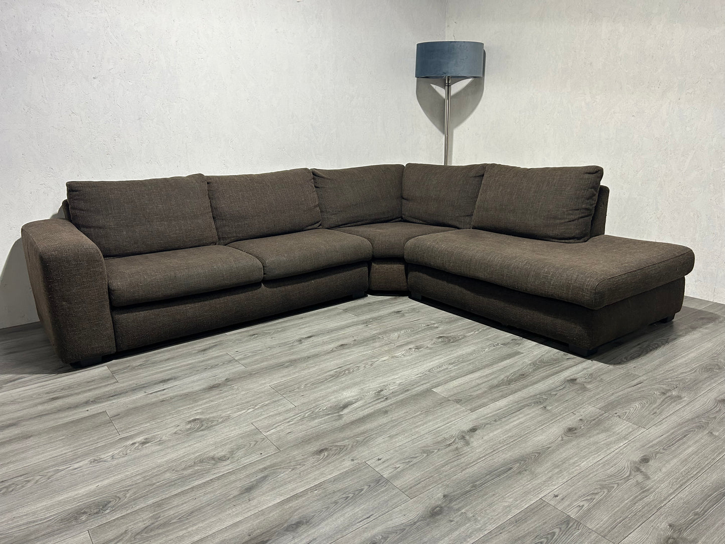 Bruine Hoekbank ~ Losse Rugkussens Met Afneembare Hoezen