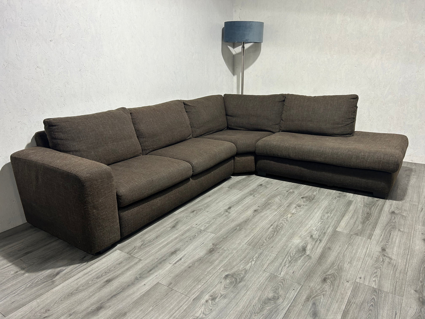 Bruine Hoekbank ~ Losse Rugkussens Met Afneembare Hoezen