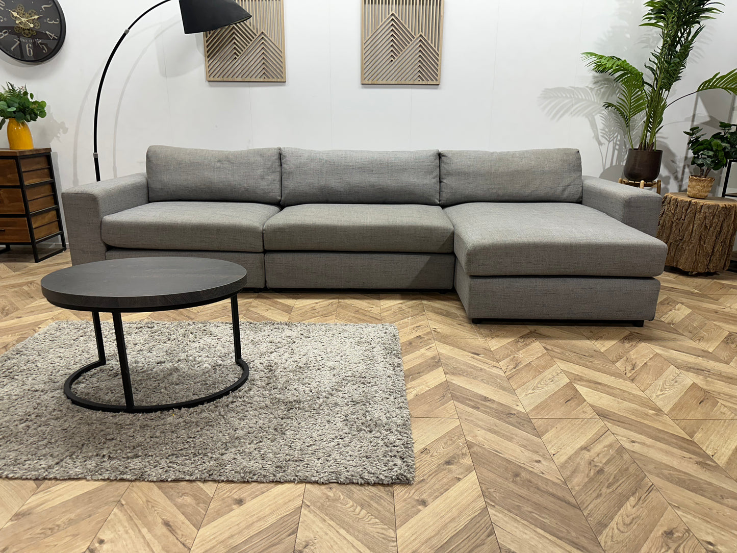 Ruime Grijze Hoekbank ~ Losse Kussens Met Afneembare Hoezen