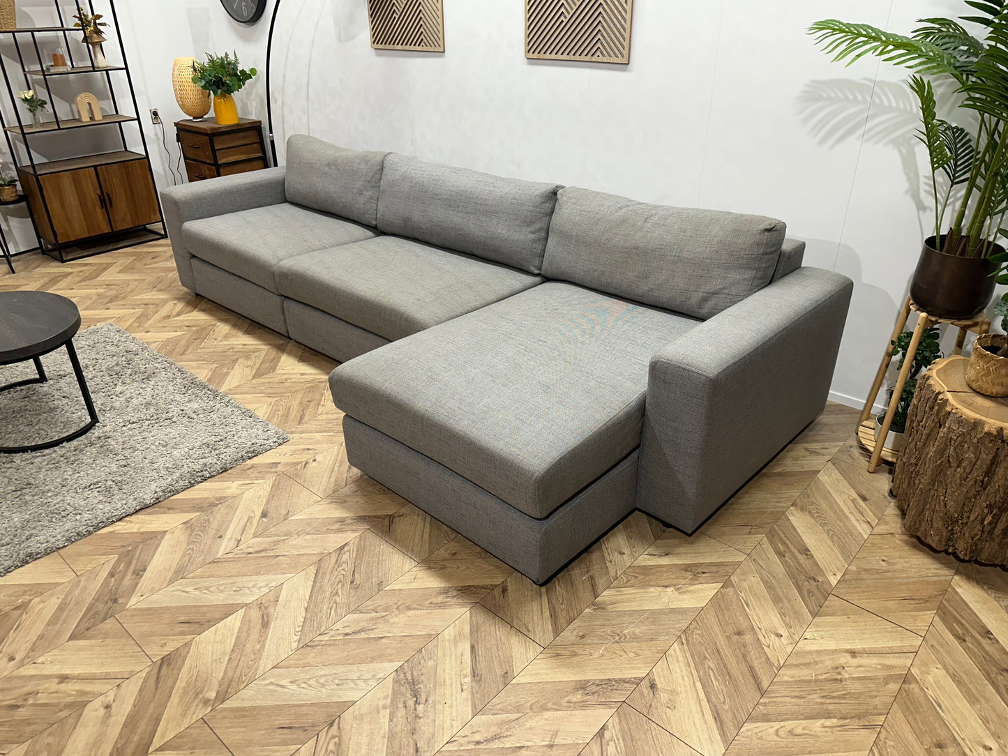 Ruime Grijze Hoekbank ~ Losse Kussens Met Afneembare Hoezen