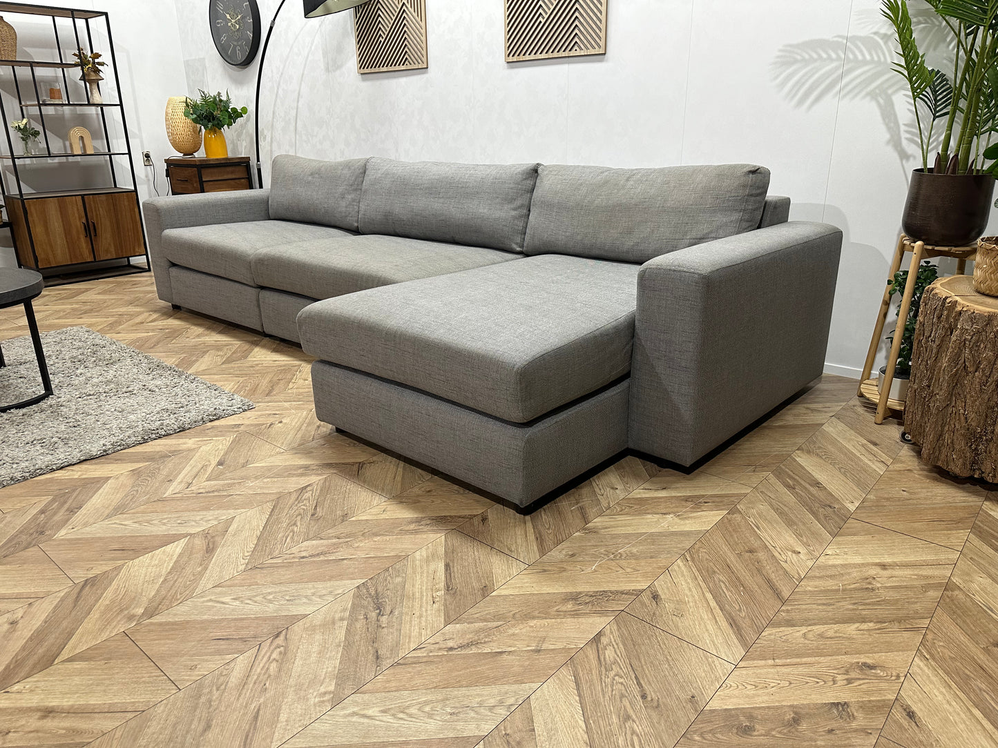 Ruime Grijze Hoekbank ~ Losse Kussens Met Afneembare Hoezen