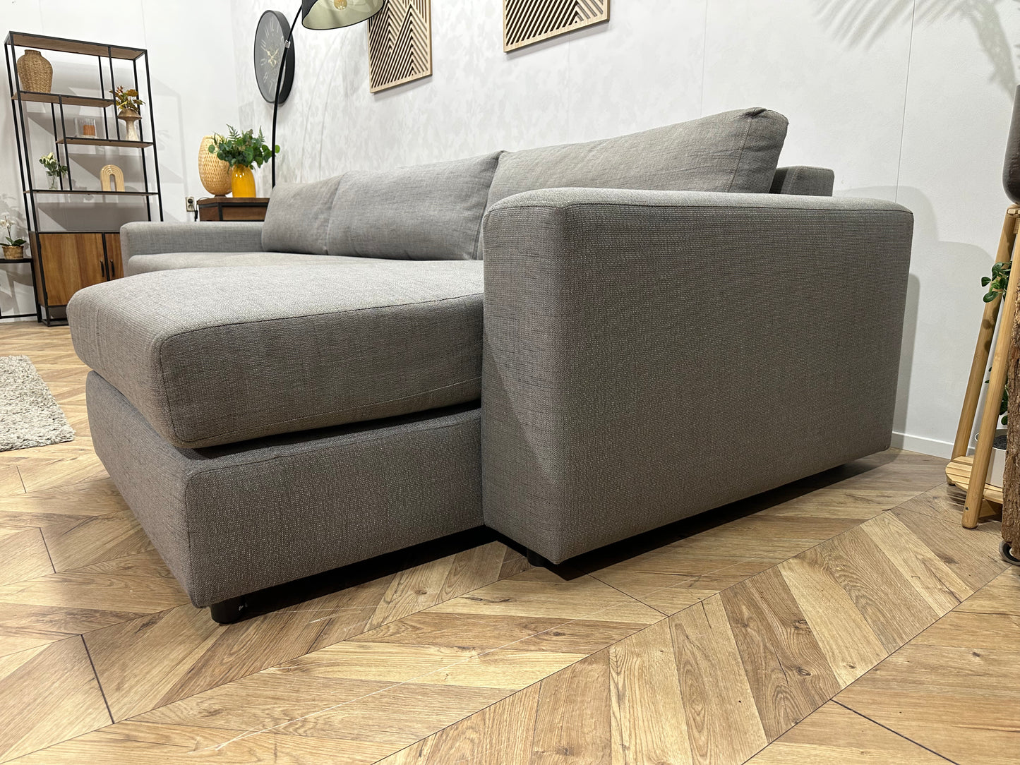 Ruime Grijze Hoekbank ~ Losse Kussens Met Afneembare Hoezen