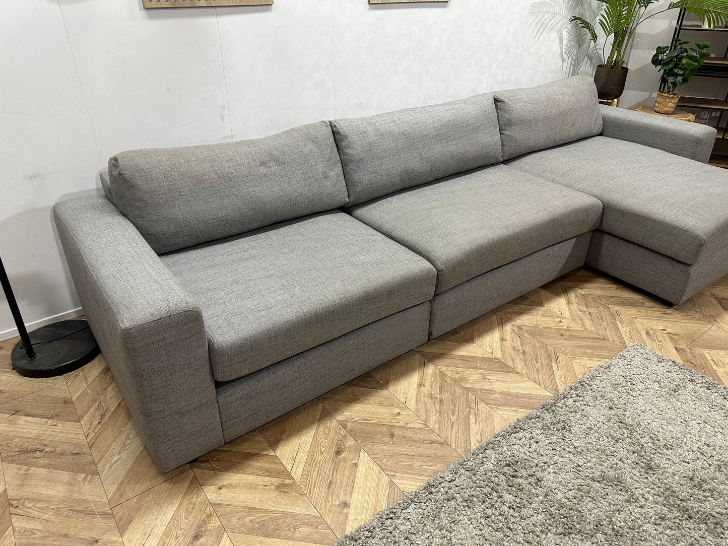 Ruime Grijze Hoekbank ~ Losse Kussens Met Afneembare Hoezen