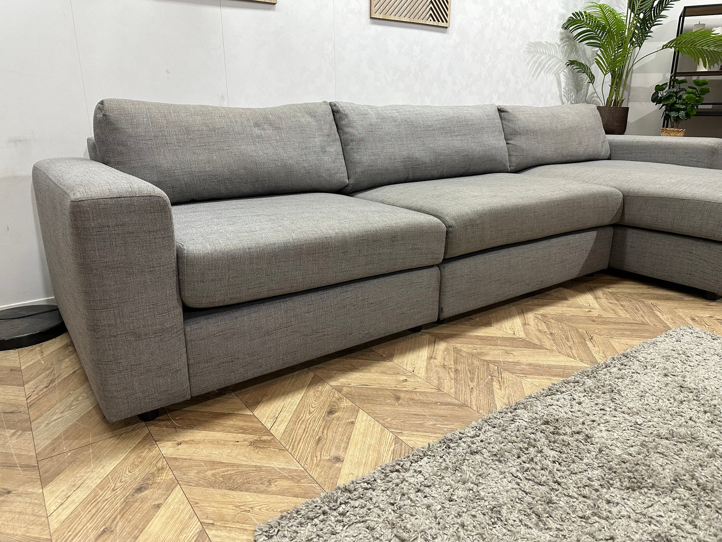 Ruime Grijze Hoekbank ~ Losse Kussens Met Afneembare Hoezen