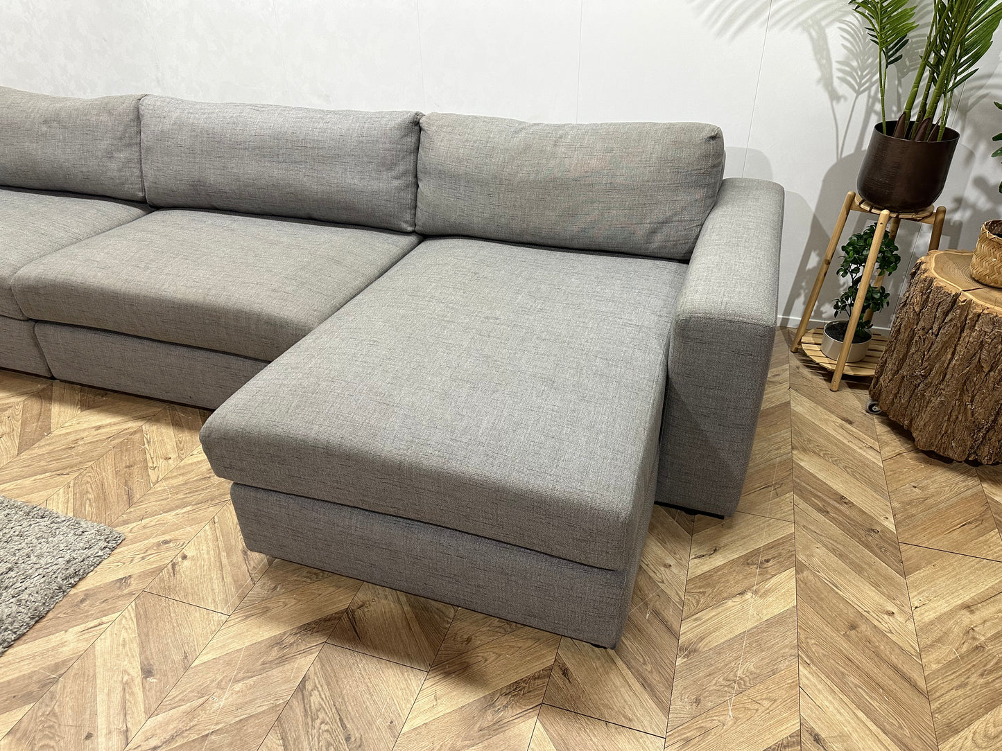 Ruime Grijze Hoekbank ~ Losse Kussens Met Afneembare Hoezen