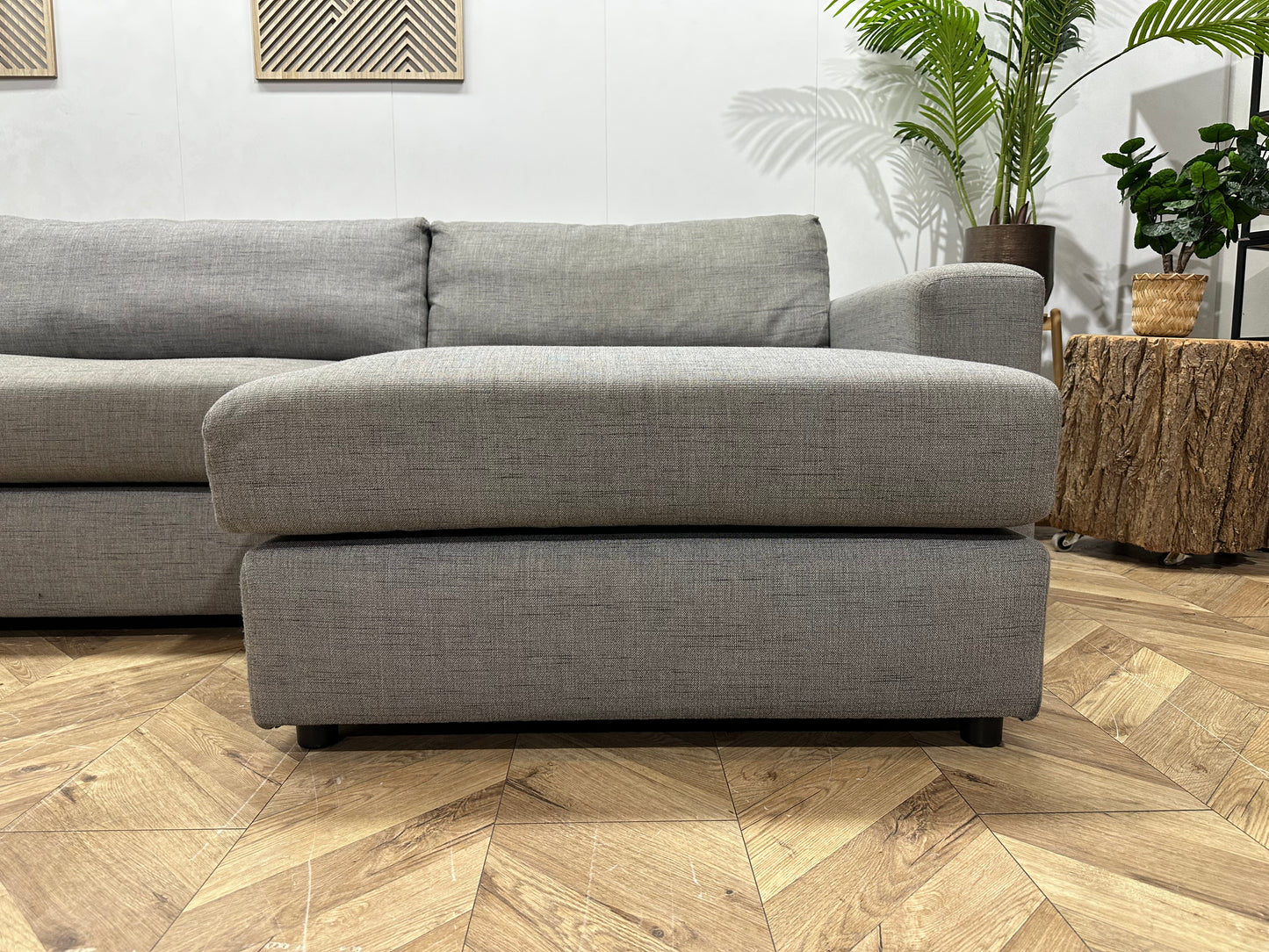 Ruime Grijze Hoekbank ~ Losse Kussens Met Afneembare Hoezen