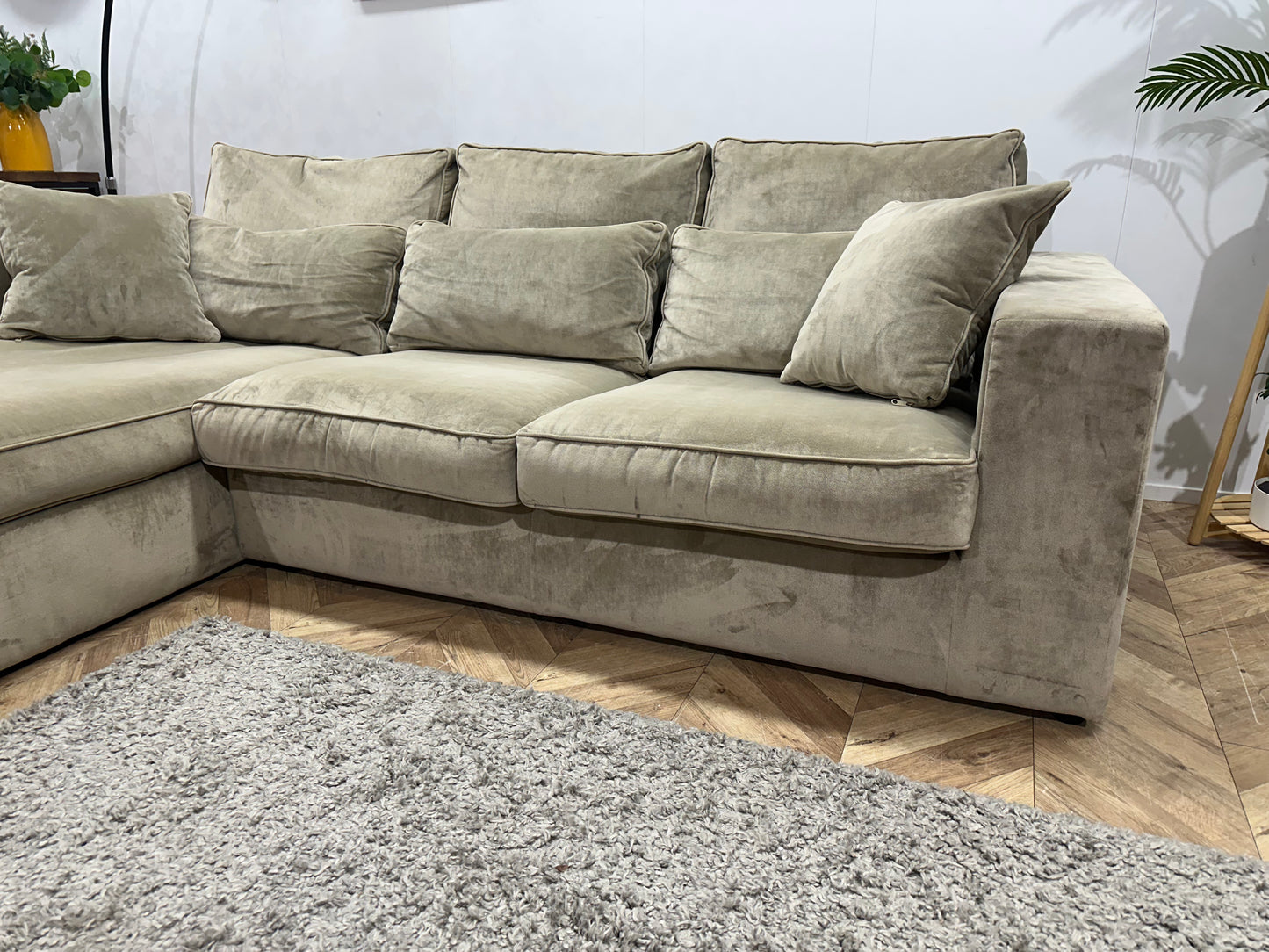 Beige Velvet Hoekbank ~ Losse Kussens Met Afneembare Hoezen