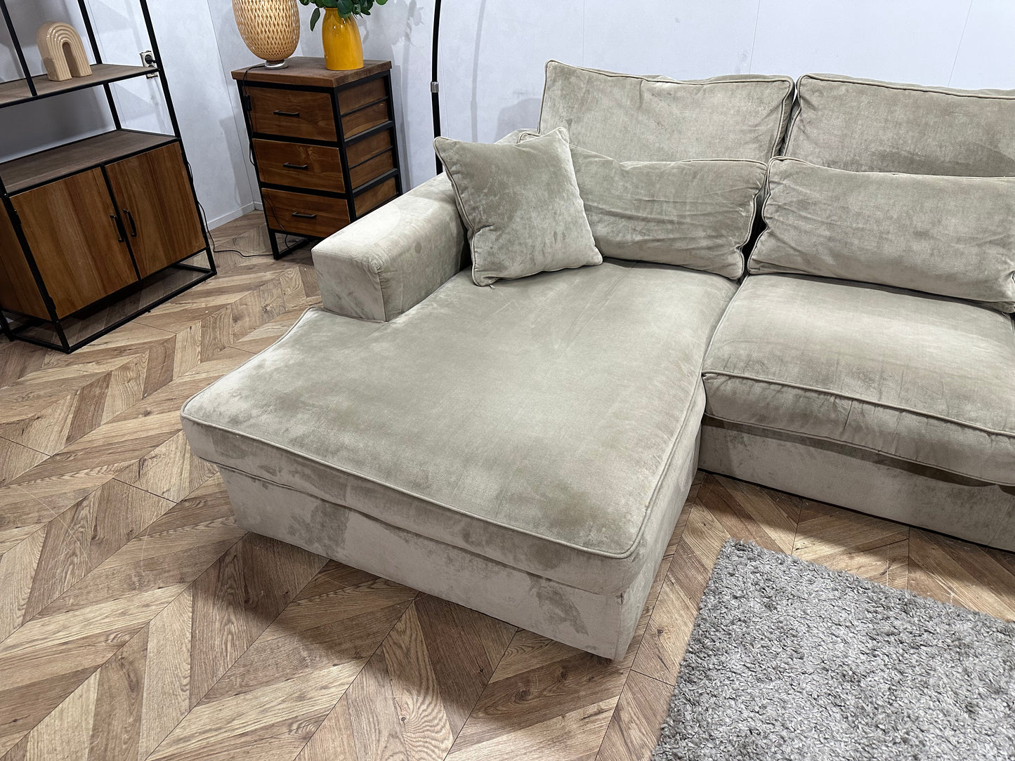 Beige Velvet Hoekbank ~ Losse Kussens Met Afneembare Hoezen