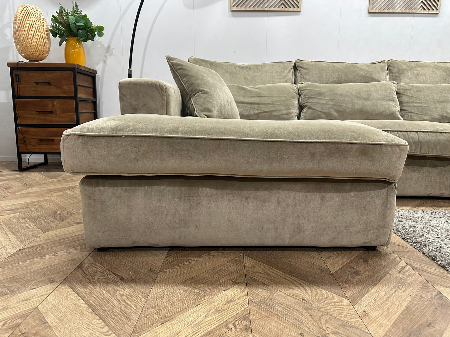 Beige Velvet Hoekbank ~ Losse Kussens Met Afneembare Hoezen