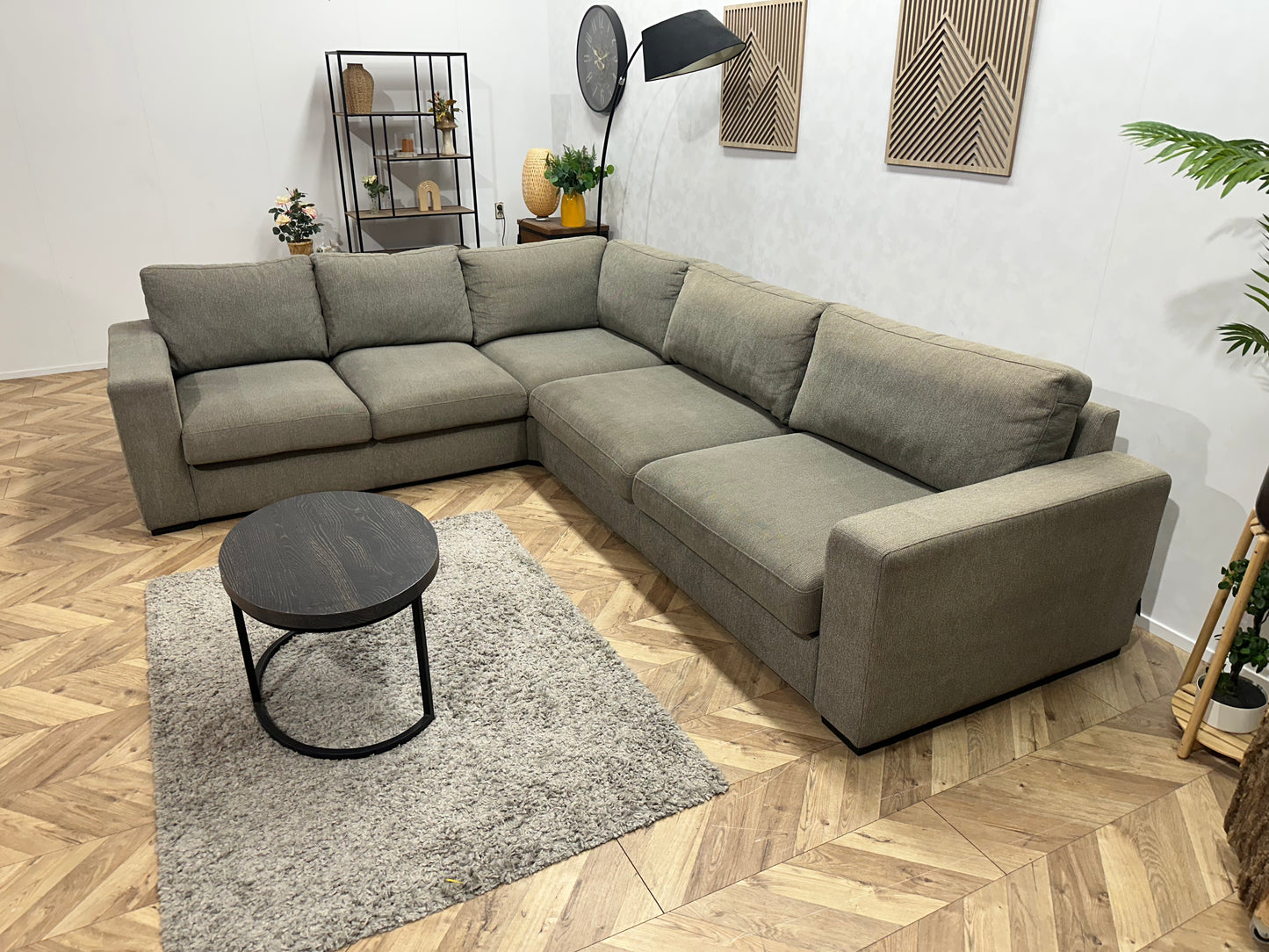 UrbanSofa Ruime Grijze Hoekbank ~ Losse Kussens Met Afneembare Hoezen