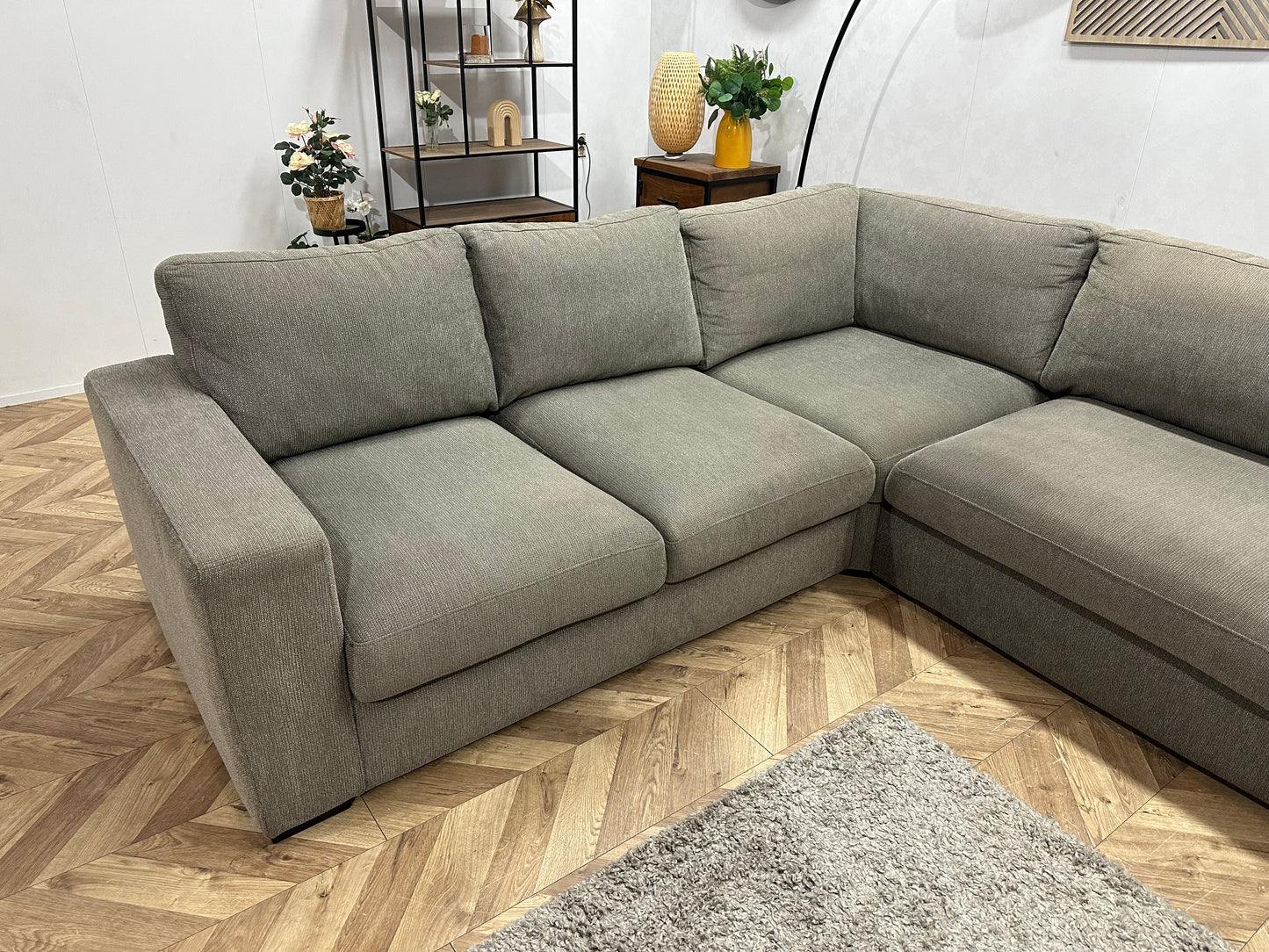 UrbanSofa Ruime Grijze Hoekbank ~ Losse Kussens Met Afneembare Hoezen