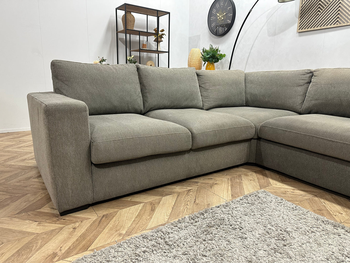 UrbanSofa Ruime Grijze Hoekbank ~ Losse Kussens Met Afneembare Hoezen