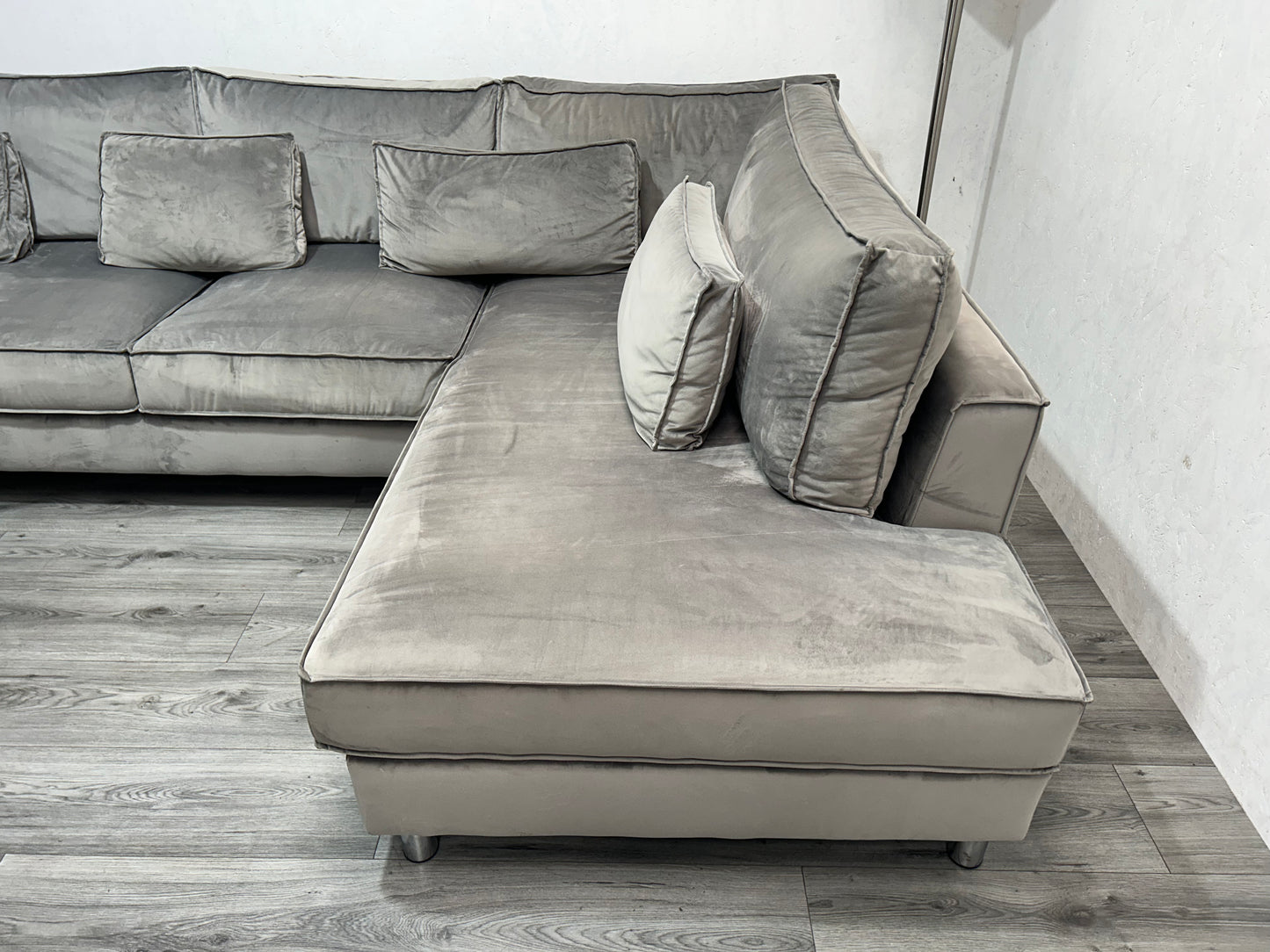 !Showroom model! Licht Grijze Velvet U bank