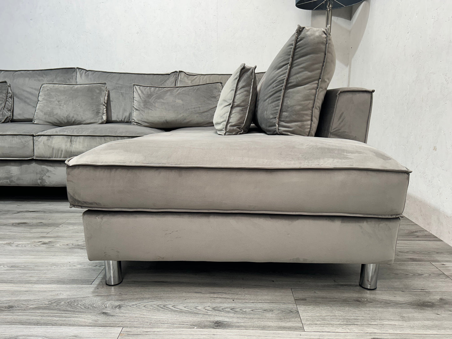 !Showroom model! Licht Grijze Velvet U bank