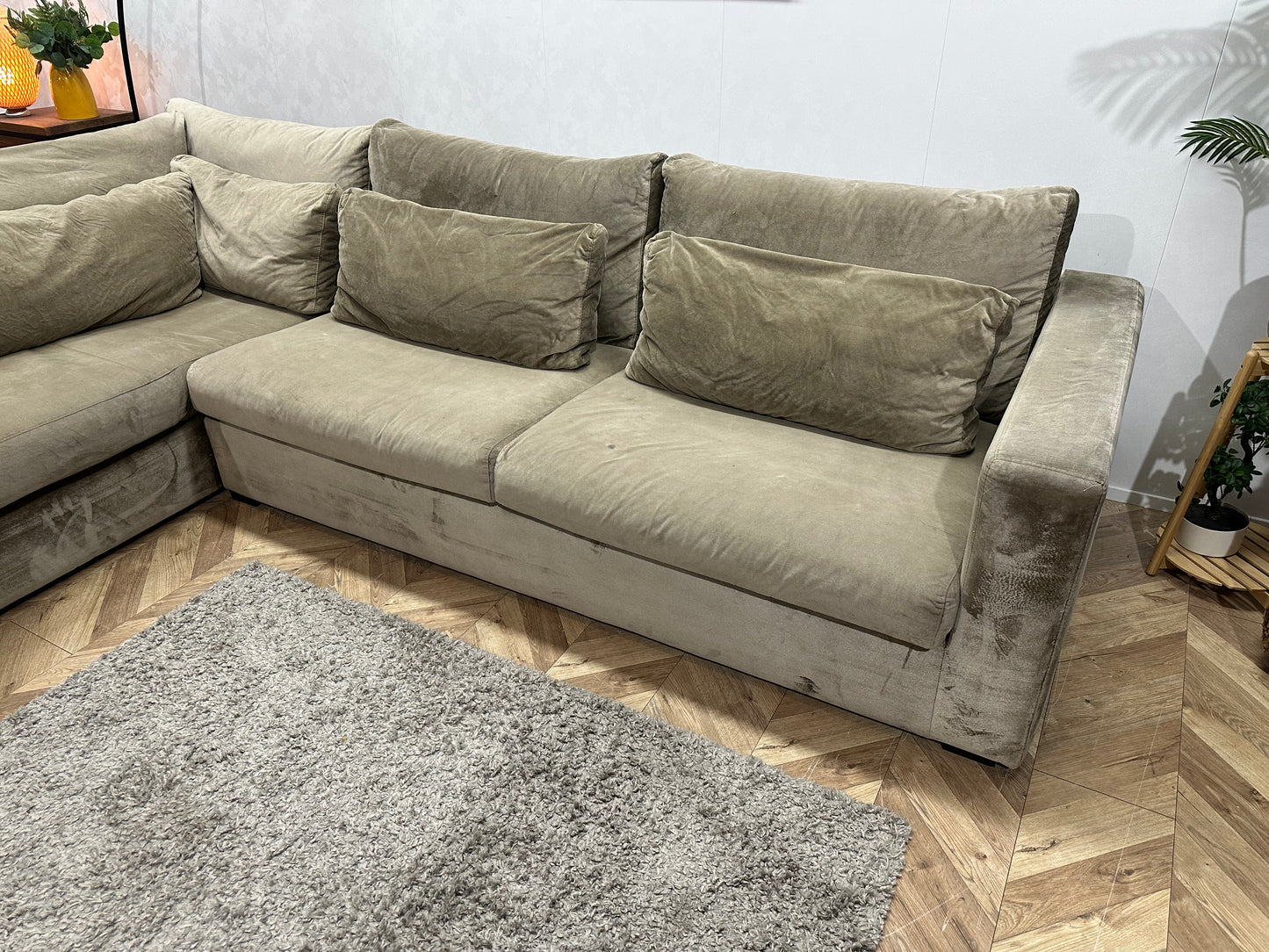 Beige Velvet Hoekbank ~ Losse Kussens Met Afneembare Hoezen