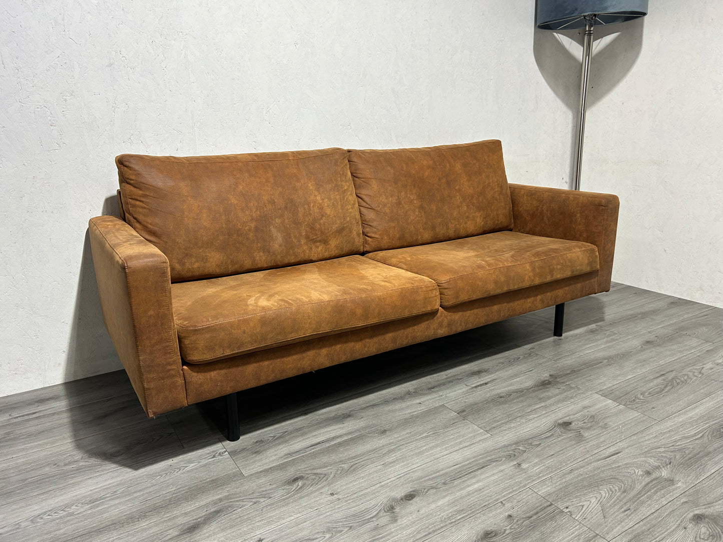 Cognac Bruine Suéde Leren 2-Zits Bank ~ Nieuwstaat