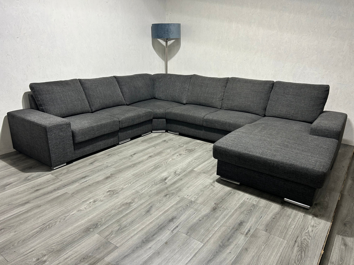 Ruime Grijze U Bank ~ Losse Rugkussens met Afneembare Hoezen