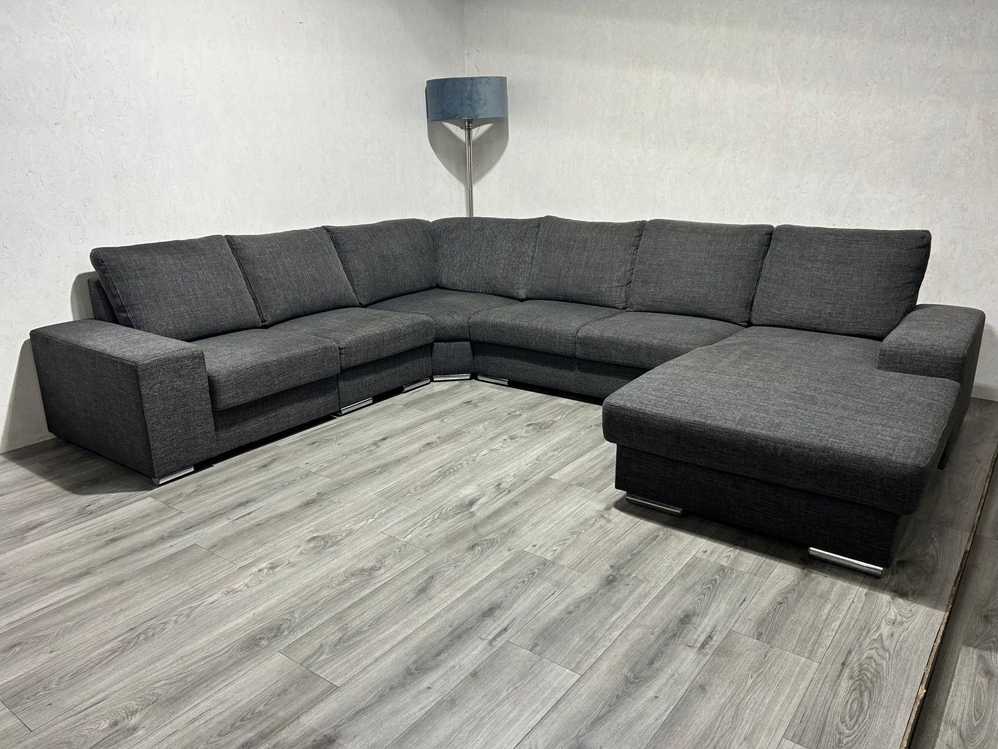 Ruime Grijze U Bank ~ Losse Rugkussens met Afneembare Hoezen
