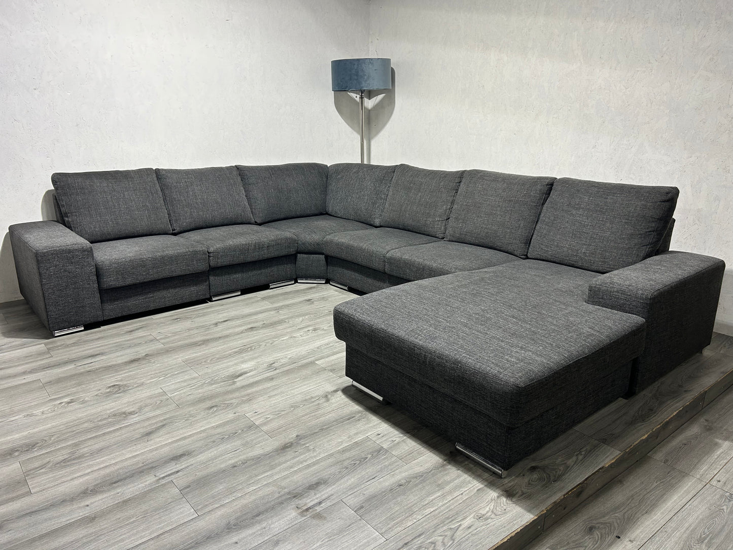 Ruime Grijze U Bank ~ Losse Rugkussens met Afneembare Hoezen