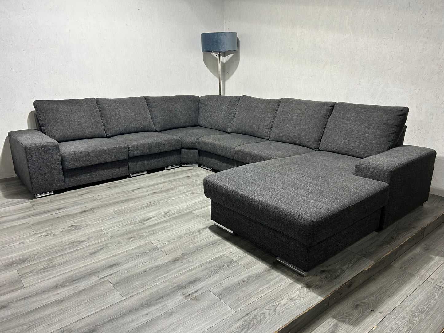 Ruime Grijze U Bank ~ Losse Rugkussens met Afneembare Hoezen
