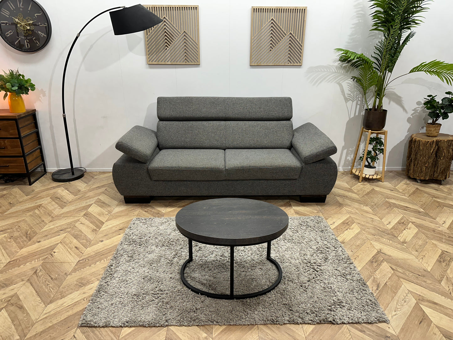 Grijze 2.5-Zits Bank ~ Vaste Kussens Met Verstelbare Arm/Hoofdleuningen