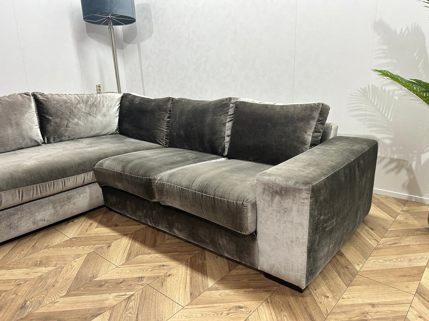Licht Grijze Velvet Hoekbank ~ Nieuwstaat