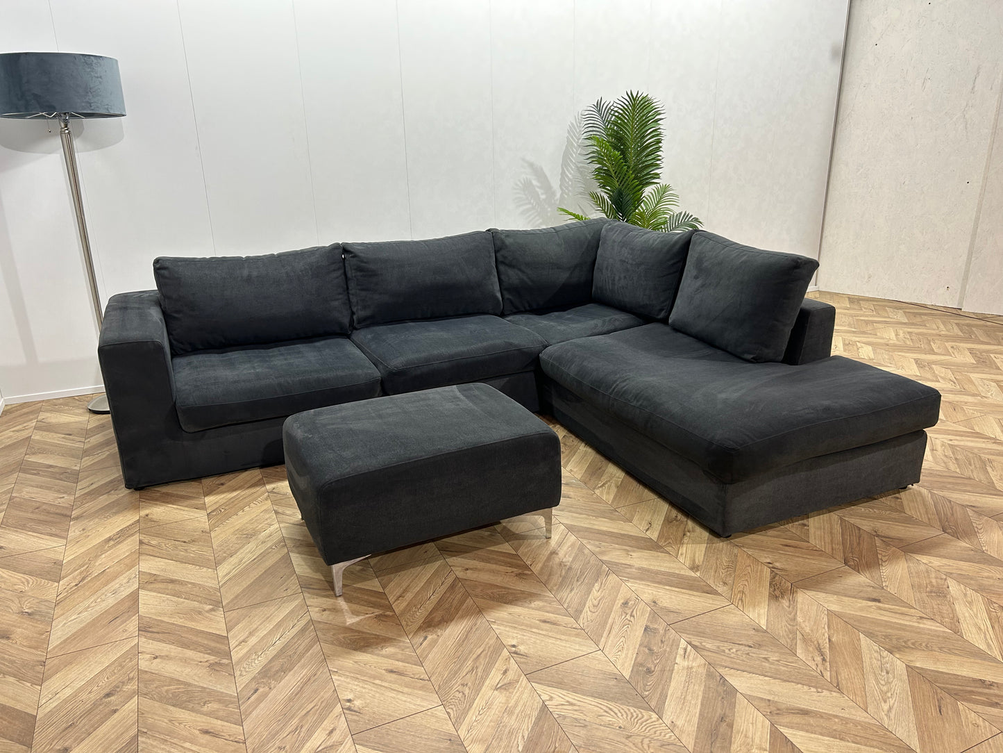 Donker Blauwe / Grijze Suéde Stof Hoekbank Inc. Hocker ~ Losse Kussens Met Afneembare Hoezen