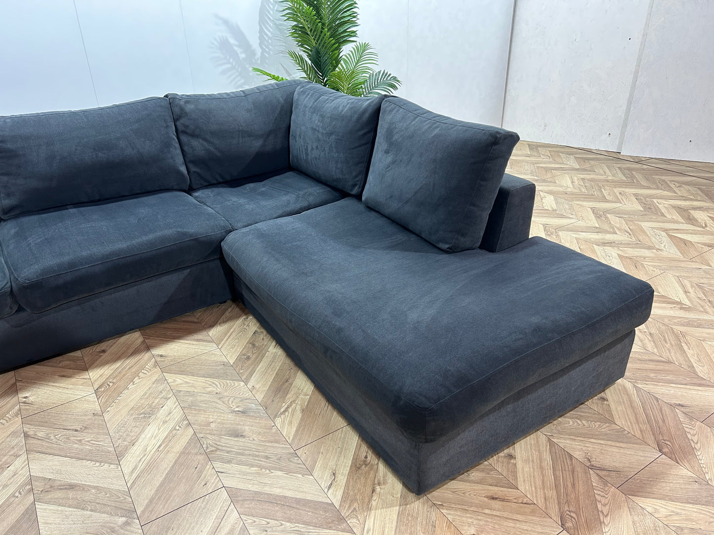 Donker Blauwe / Grijze Suéde Stof Hoekbank Inc. Hocker ~ Losse Kussens Met Afneembare Hoezen