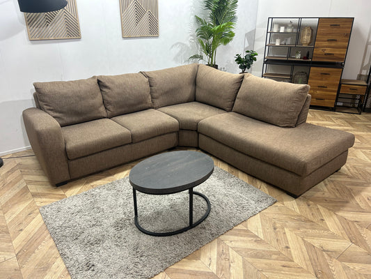 Licht Bruine Hoekbank ~ Losse Rugkussens Met Afneembare Hoezen