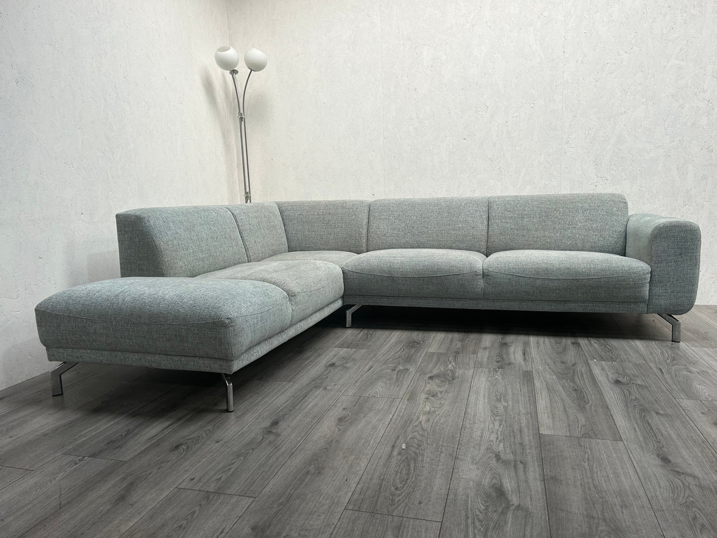 Licht Grijze Hoekbank ~ Vaste Kussens - Banken Bazaar