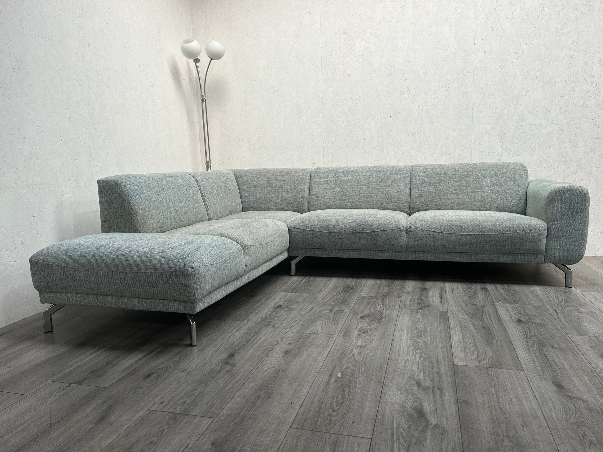 Licht Grijze Hoekbank ~ Vaste Kussens - Banken Bazaar