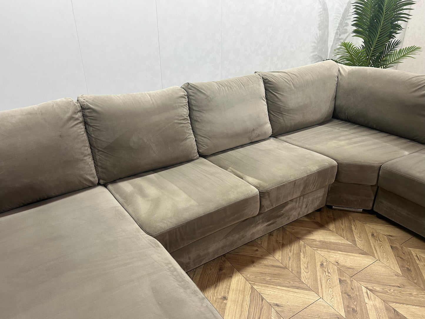 Beige Velvet U Bank ~ Losse Rugkussens Met Afneembare Hoezen