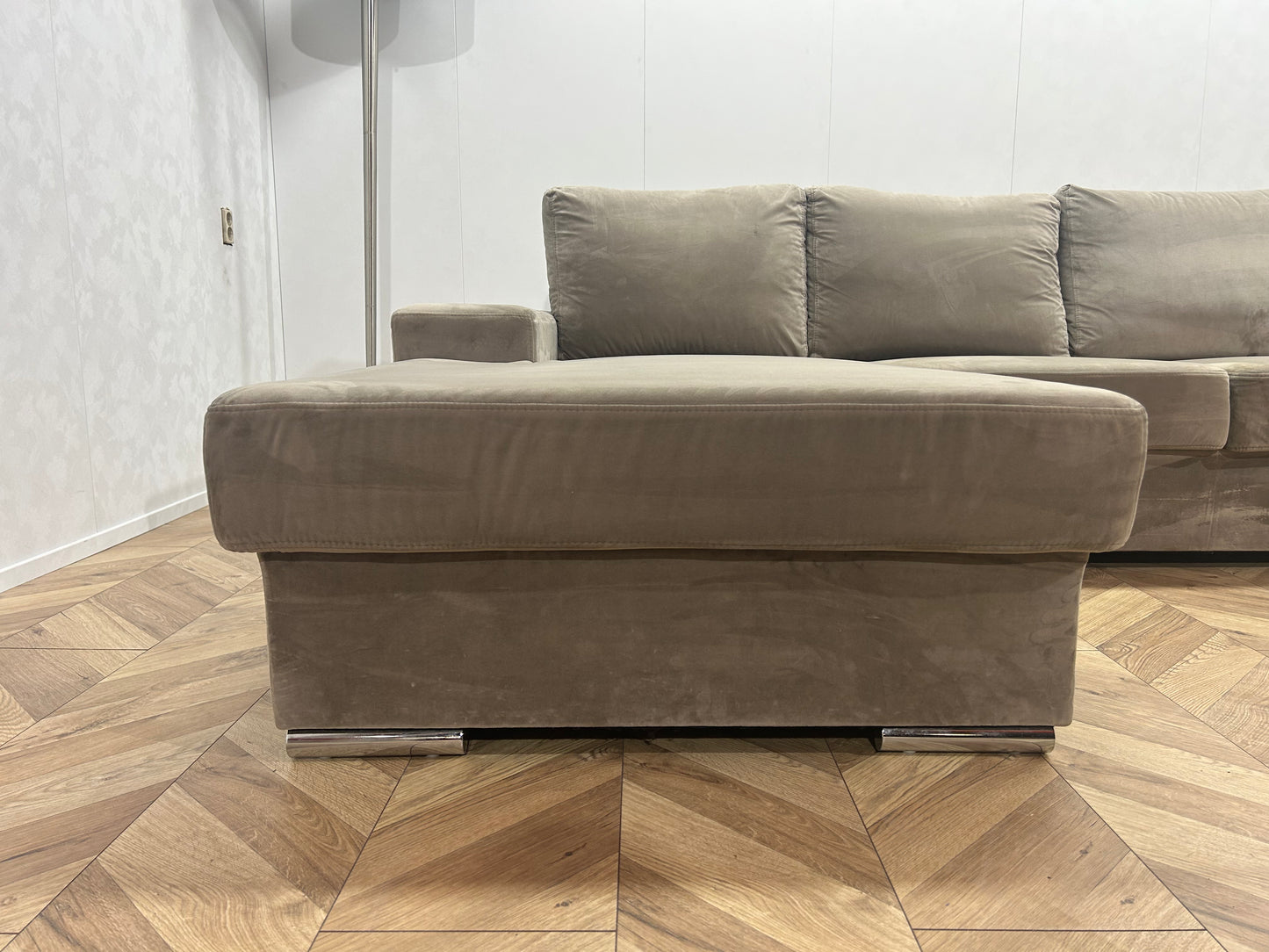 Beige Velvet U Bank ~ Losse Rugkussens Met Afneembare Hoezen