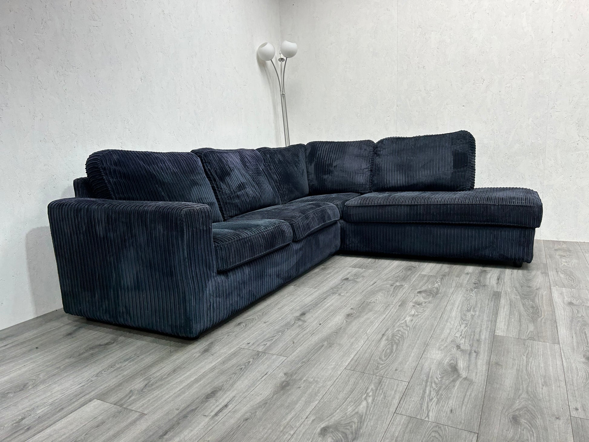 Donker Blauwe Ribstof Hoekbank ~ Nieuwstaat - Banken Bazaar