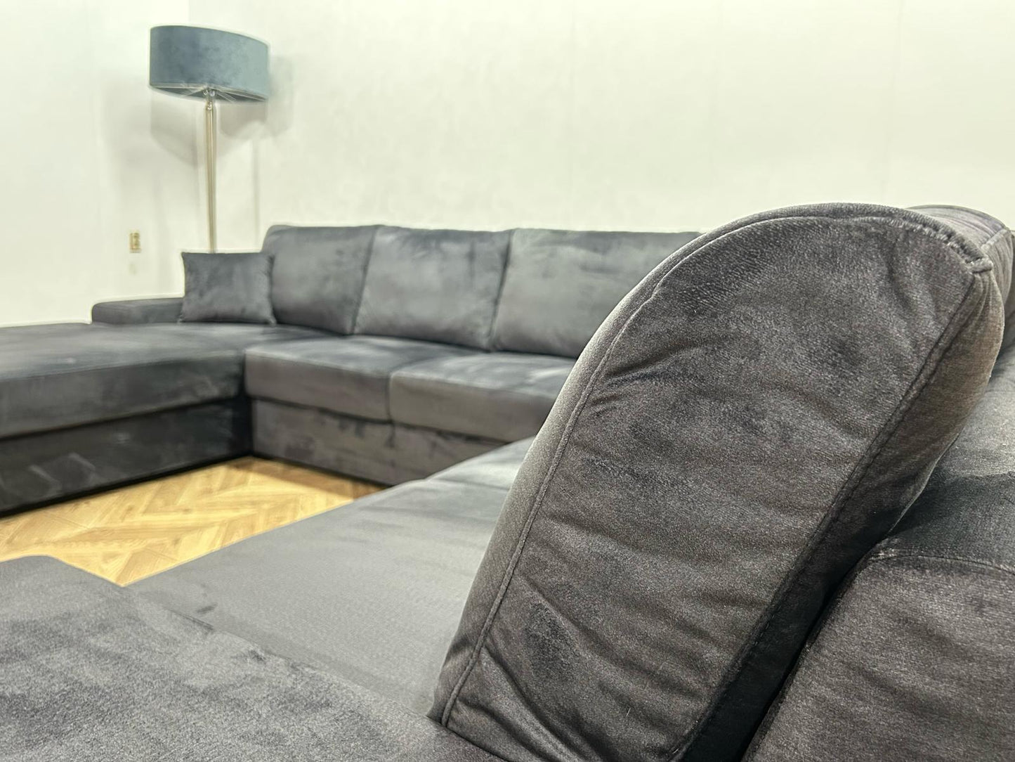 Antraciet Velvet U Bank ~ Nieuwstaat