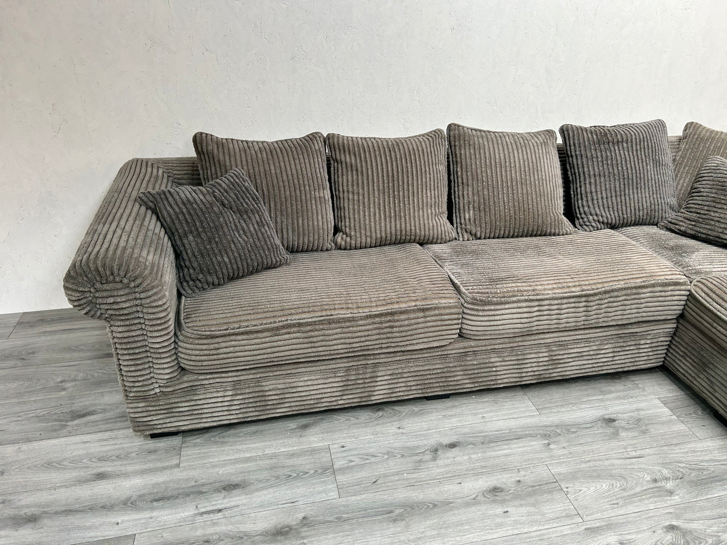 Antraciet Ribstof Hoekbank ~ Losse Kussens Met Afneembare Hoezen - Banken Bazaar