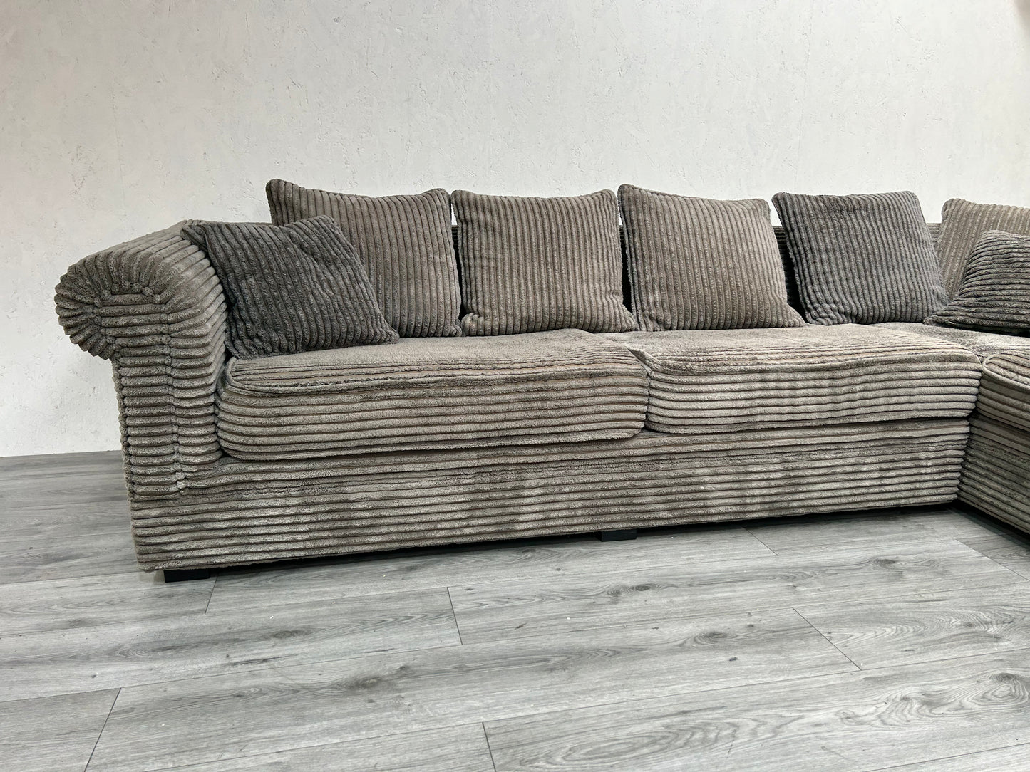 Antraciet Ribstof Hoekbank ~ Losse Kussens Met Afneembare Hoezen - Banken Bazaar