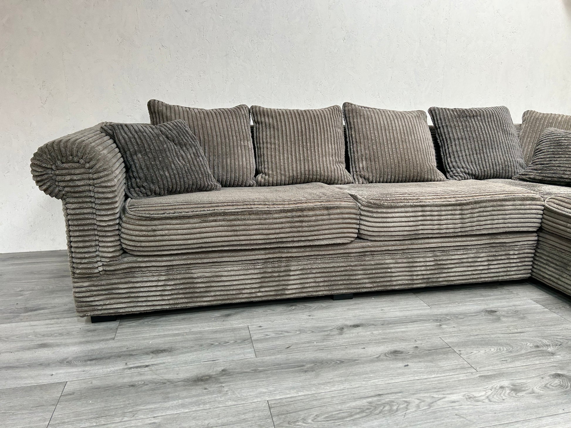 Antraciet Ribstof Hoekbank ~ Losse Kussens Met Afneembare Hoezen - Banken Bazaar