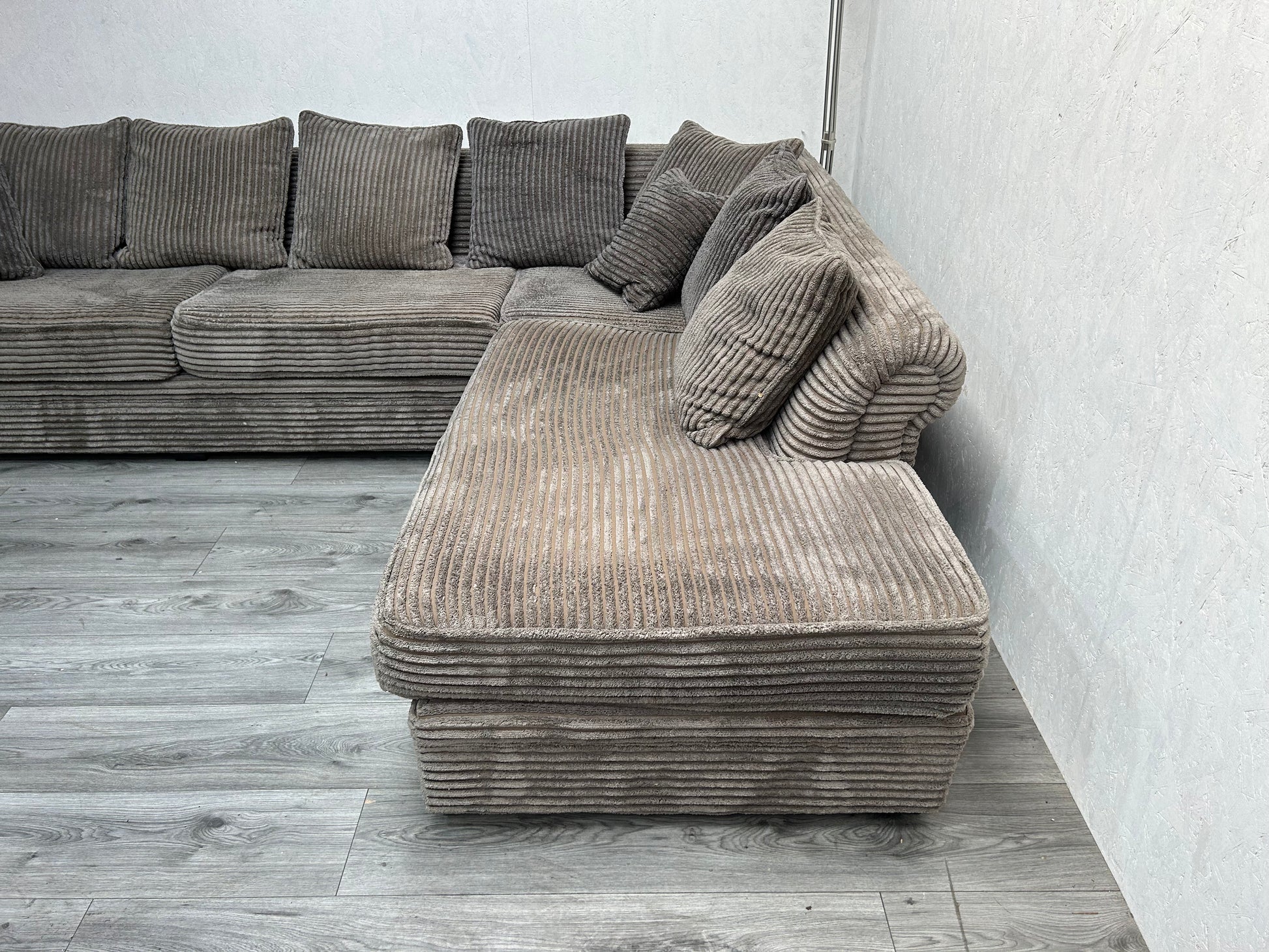 Antraciet Ribstof Hoekbank ~ Losse Kussens Met Afneembare Hoezen - Banken Bazaar