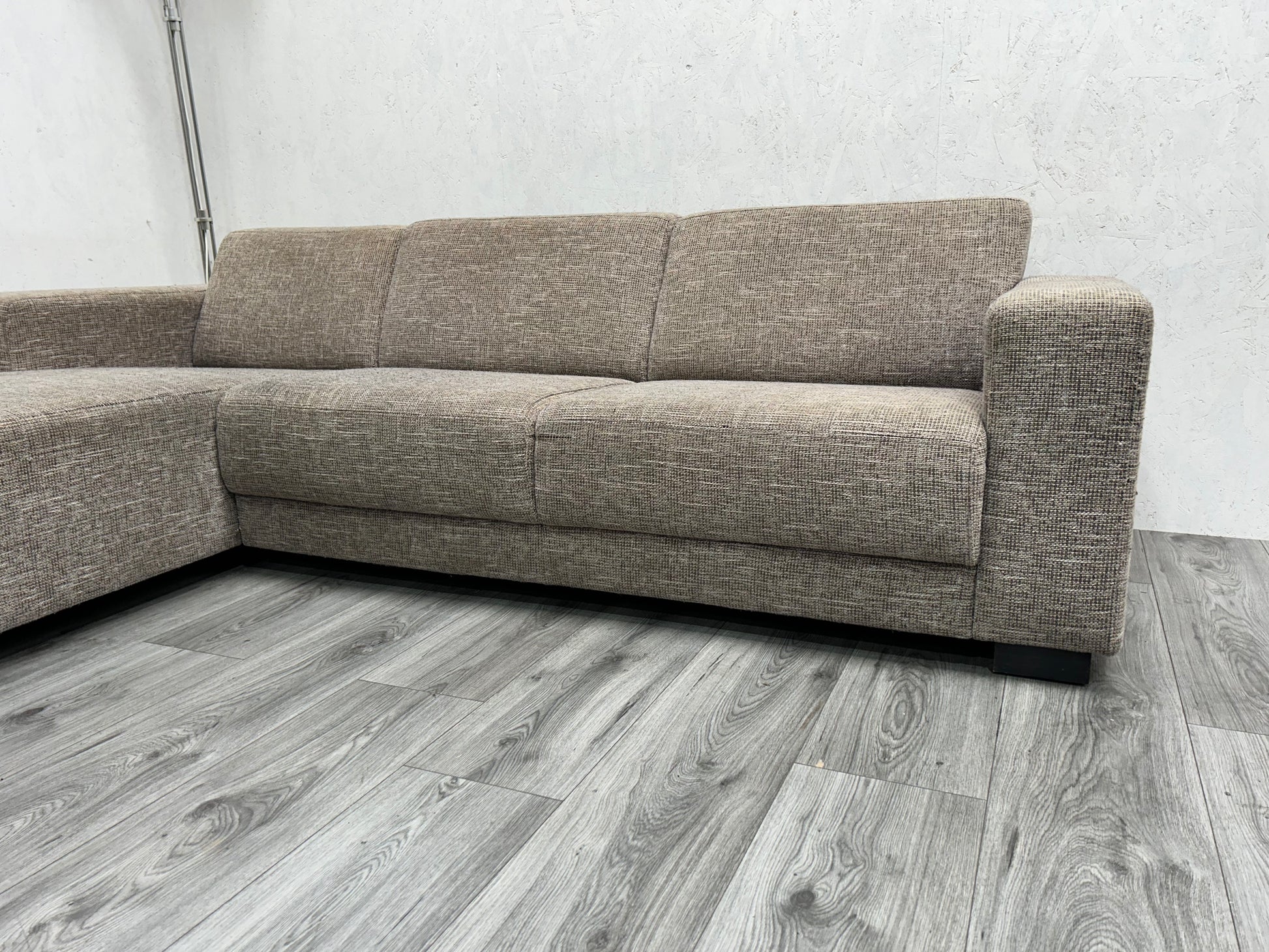 Beige Hoekbank ~ Vaste Kussens! - Banken Bazaar