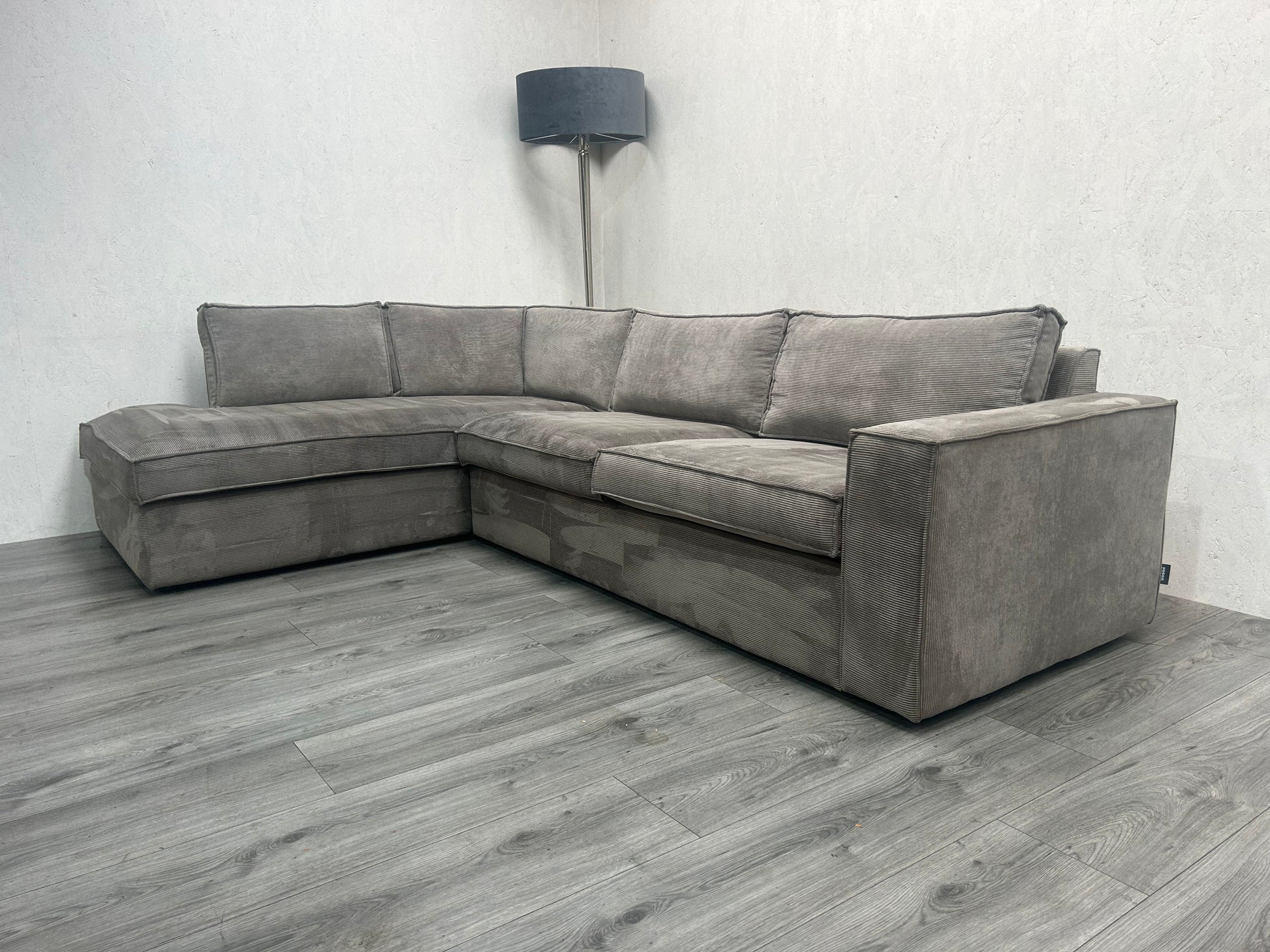 WOOD Licht Grijze Ribstof Hoekbank ~ Nieuwstaat - Banken Bazaar