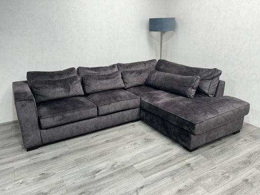 Velvet Antraciet Hoekbank ~ Losse Kussens Met Afneembare Hoezen ~ Nieuwstaat - Banken Bazaar