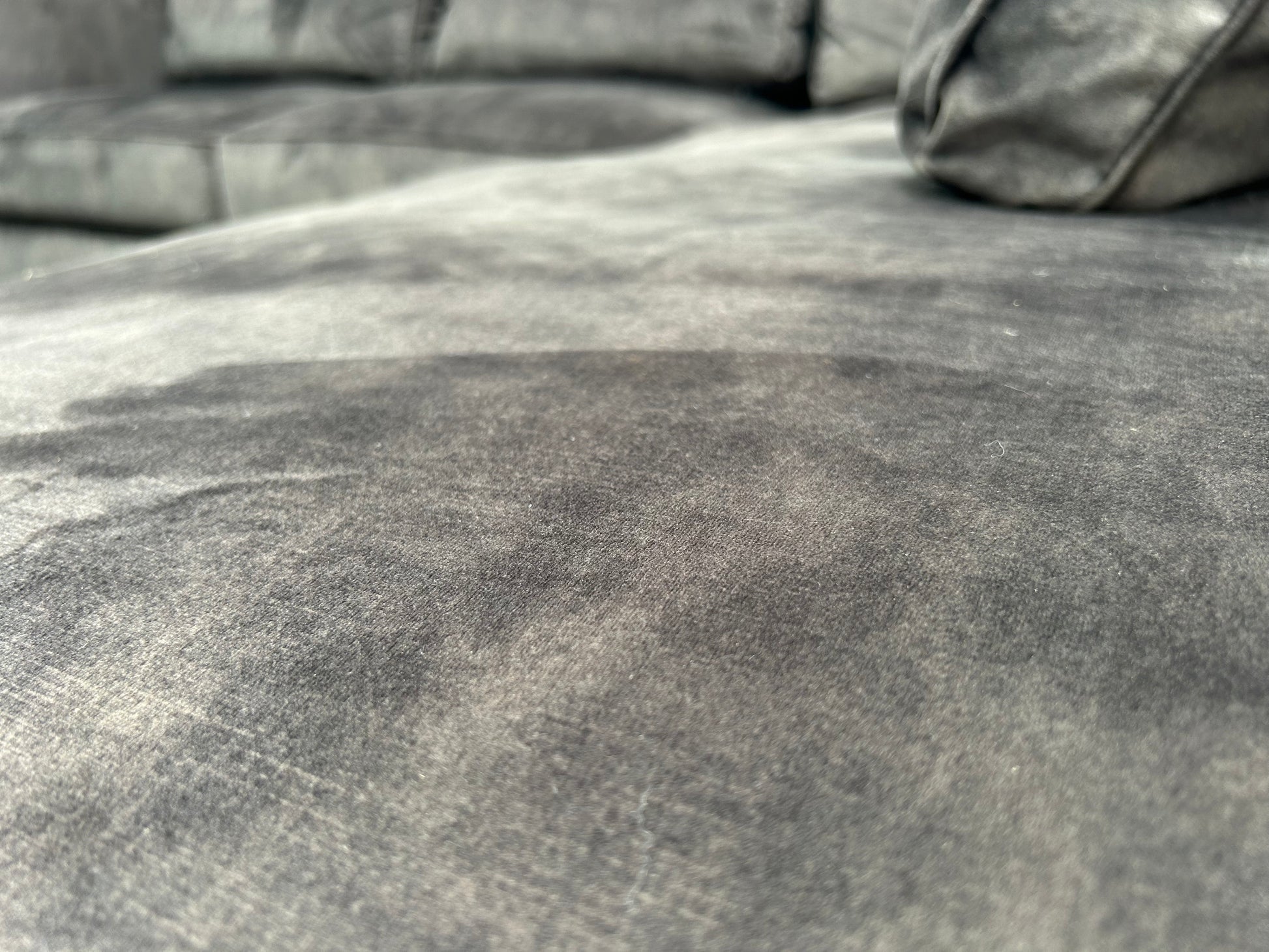 Velvet Antraciet Hoekbank ~ Losse Kussens Met Afneembare Hoezen ~ Nieuwstaat - Banken Bazaar