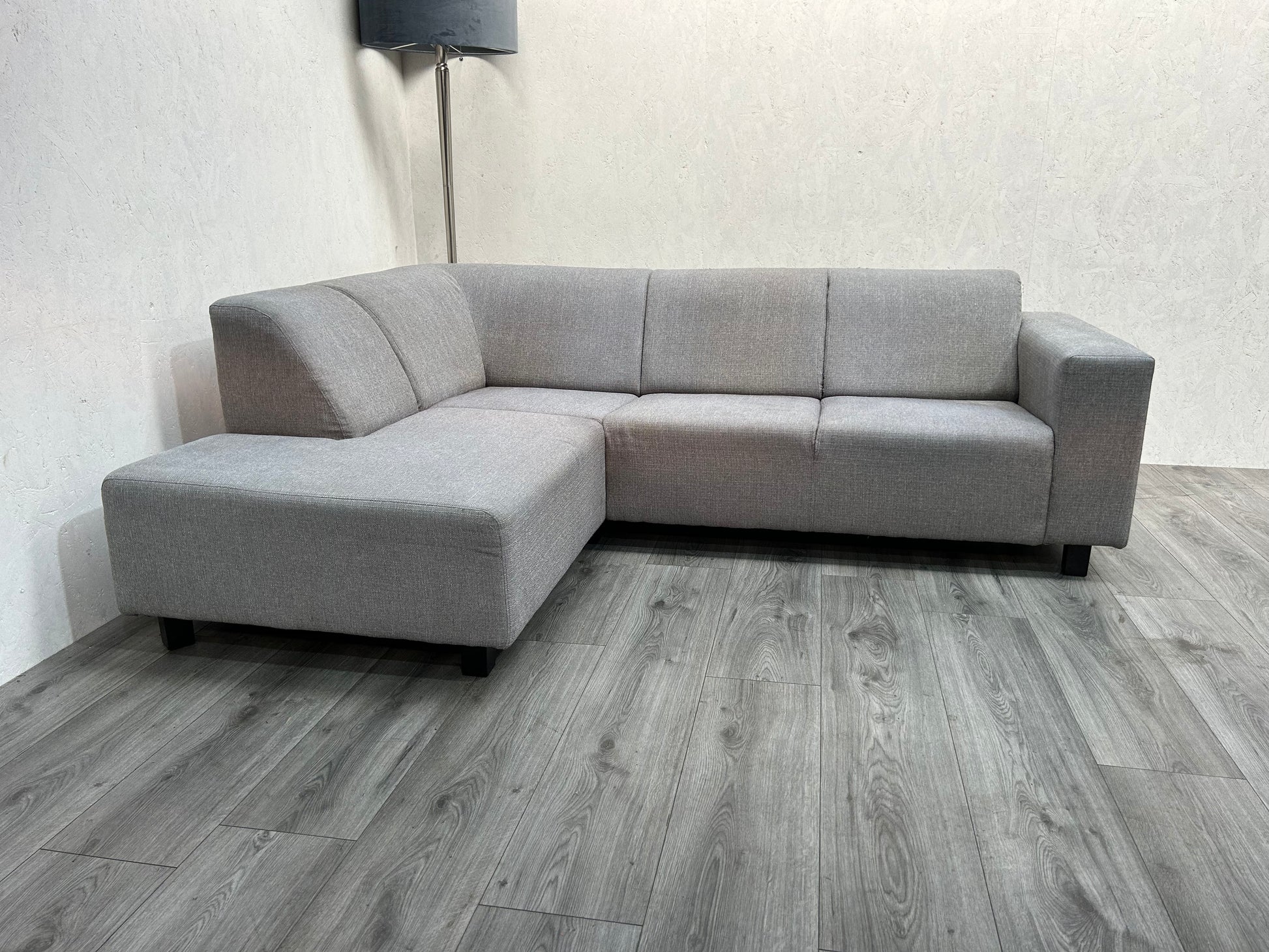 Licht Grijze Hoekbank ~ Vaste Kussens - Banken Bazaar