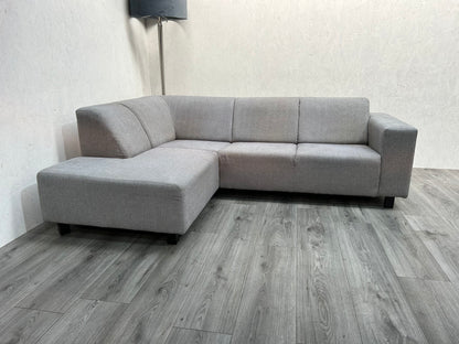Licht Grijze Hoekbank ~ Vaste Kussens - Banken Bazaar