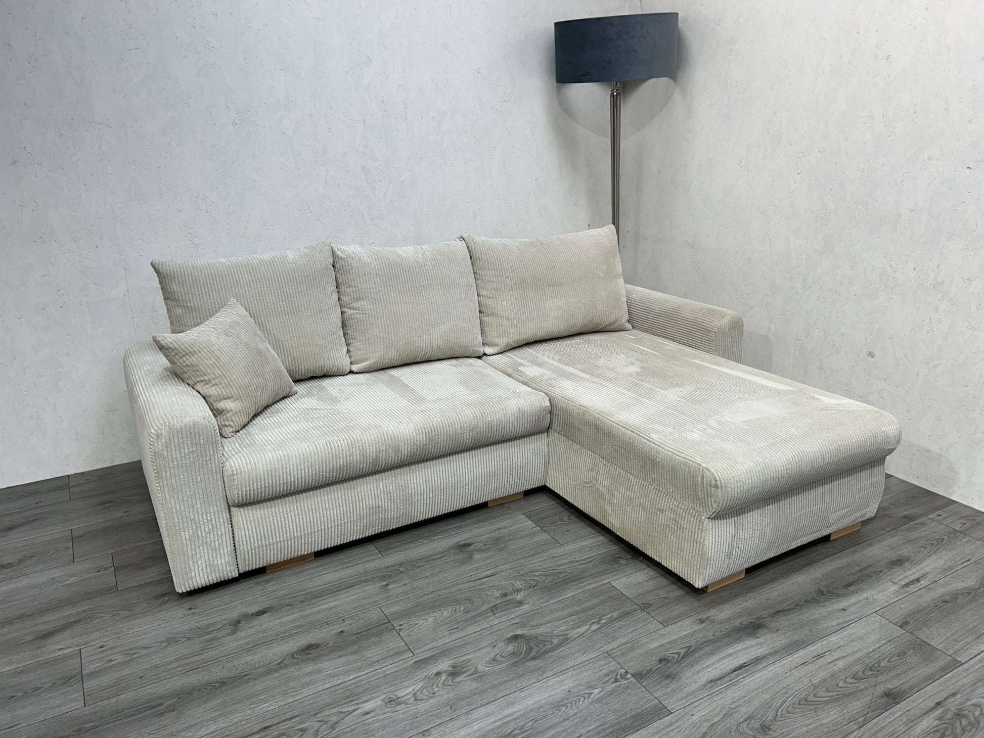 Beige Ribstof Hoekbank Met Slaapfunctie ~ Nieuwstaat - Banken Bazaar