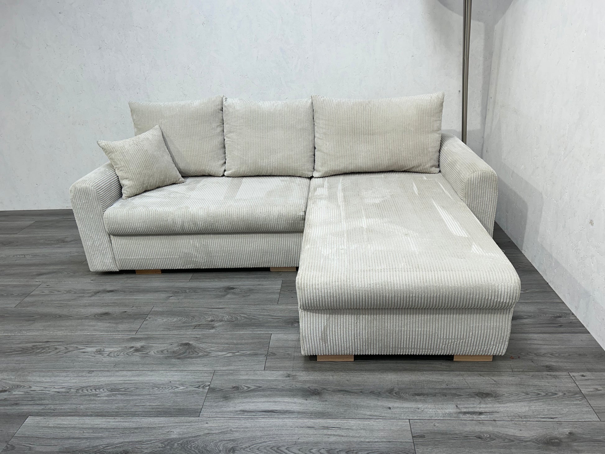 Beige Ribstof Hoekbank Met Slaapfunctie ~ Nieuwstaat - Banken Bazaar