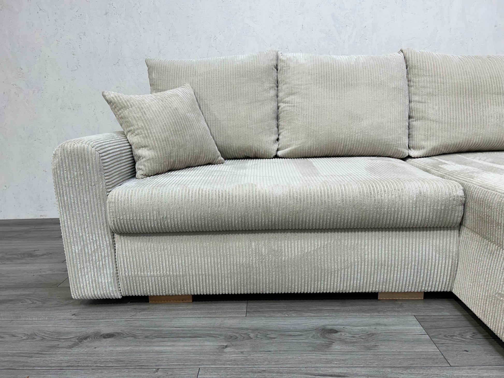 Beige Ribstof Hoekbank Met Slaapfunctie ~ Nieuwstaat - Banken Bazaar